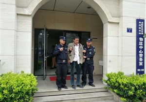莫伸手，伸手必被抓--宗保隊(duì)員協(xié)助民警勇抓偷盜電瓶犯罪嫌疑人