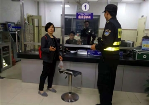 拾金不昧樹新風系列報道--陸家嘴梅園派出所項目隊員拾到手機交還