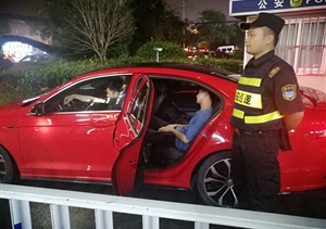 男子醉酒路邊昏睡  保安隊員及時救助——宗保公司駐惠南園區(qū)派出