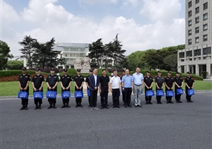 上海市公安局治安總隊(duì)、市保安服務(wù)行業(yè)協(xié)會(huì)領(lǐng)導(dǎo)看望慰問(wèn)宗保公司